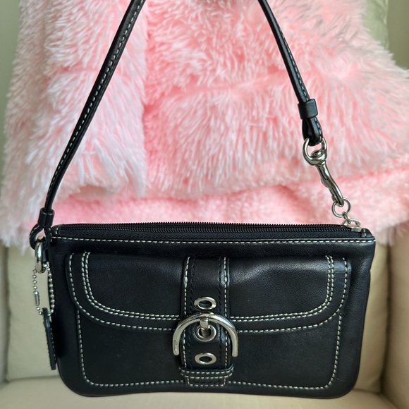 Authentic Coach Leather Wristlet - Picture 13 of 16